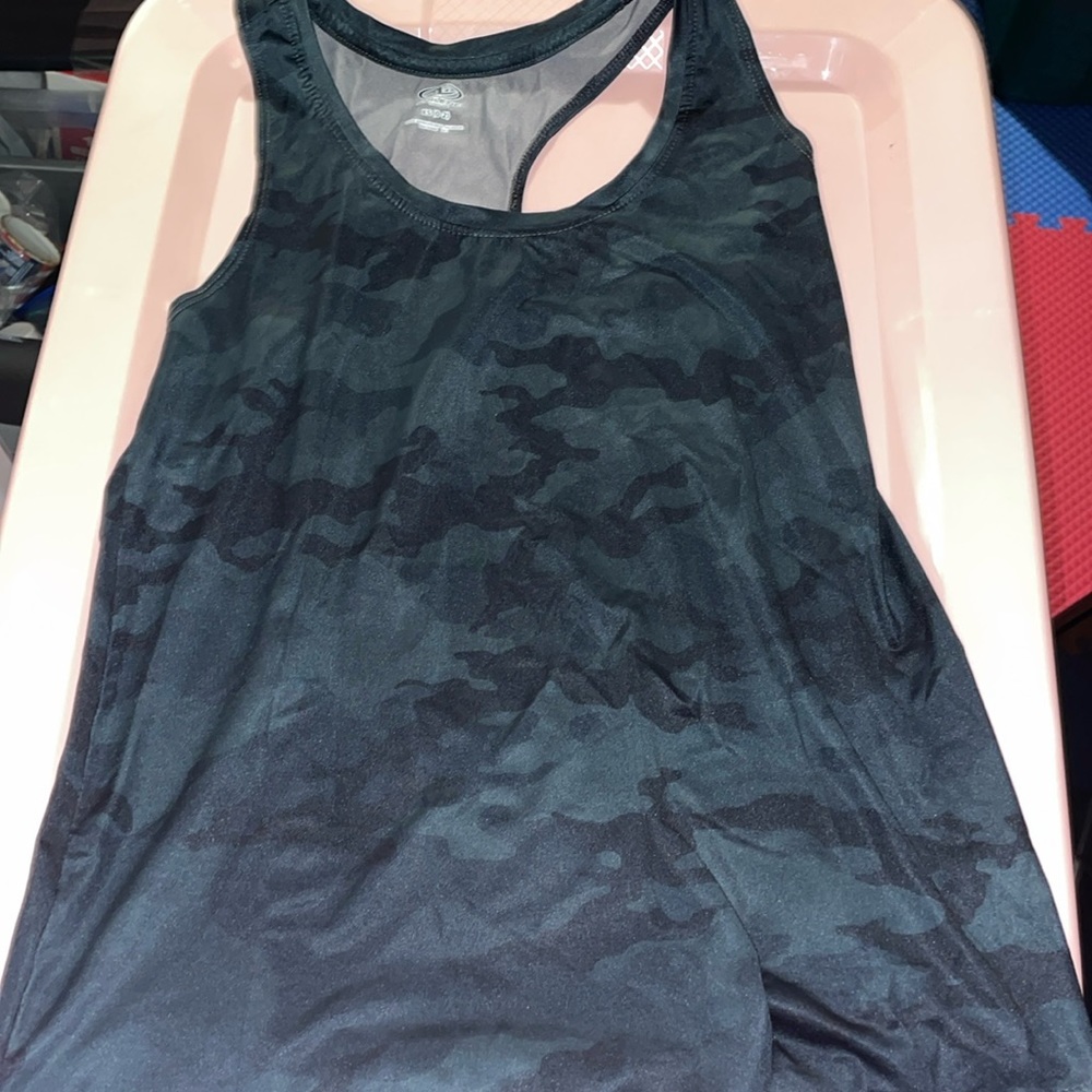 Black camo workout tee size XS
